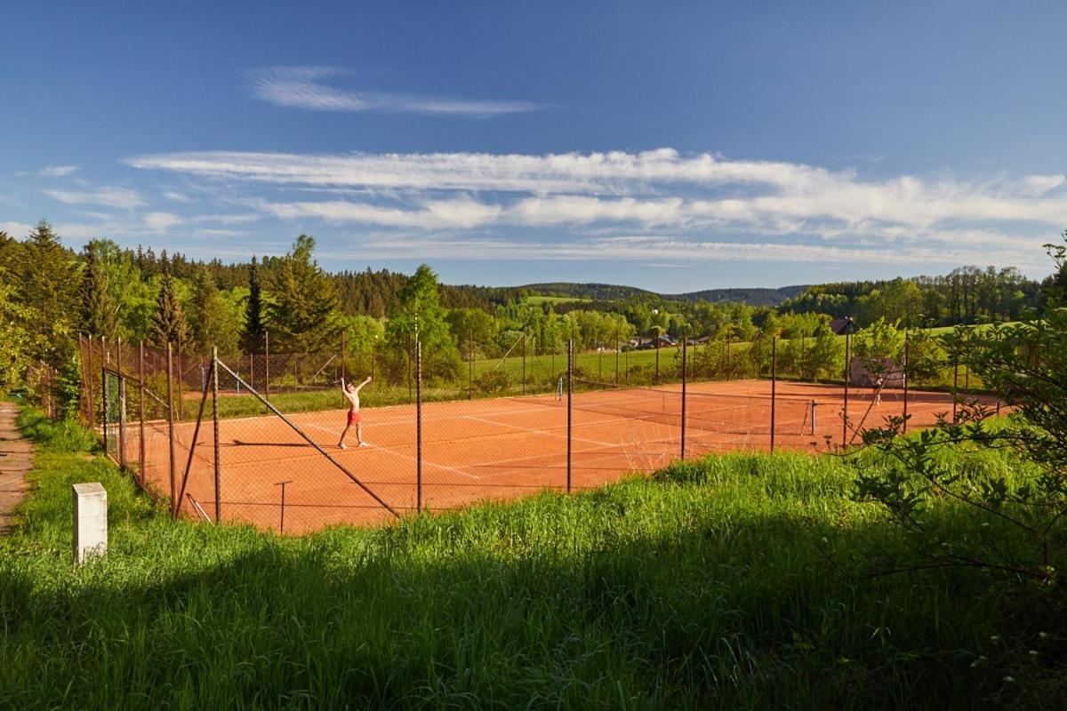 Отель Camp Dolce Трутнов Экстерьер фото