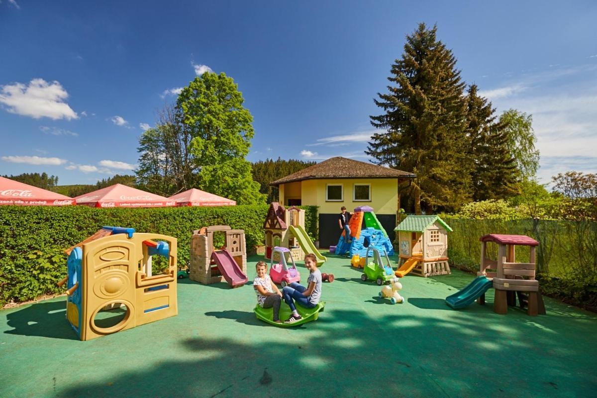 Отель Camp Dolce Трутнов Экстерьер фото